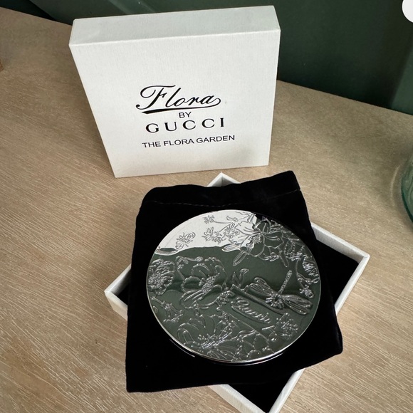 Gucci Flora Silver Compact Mirror - Picture 1 of 5